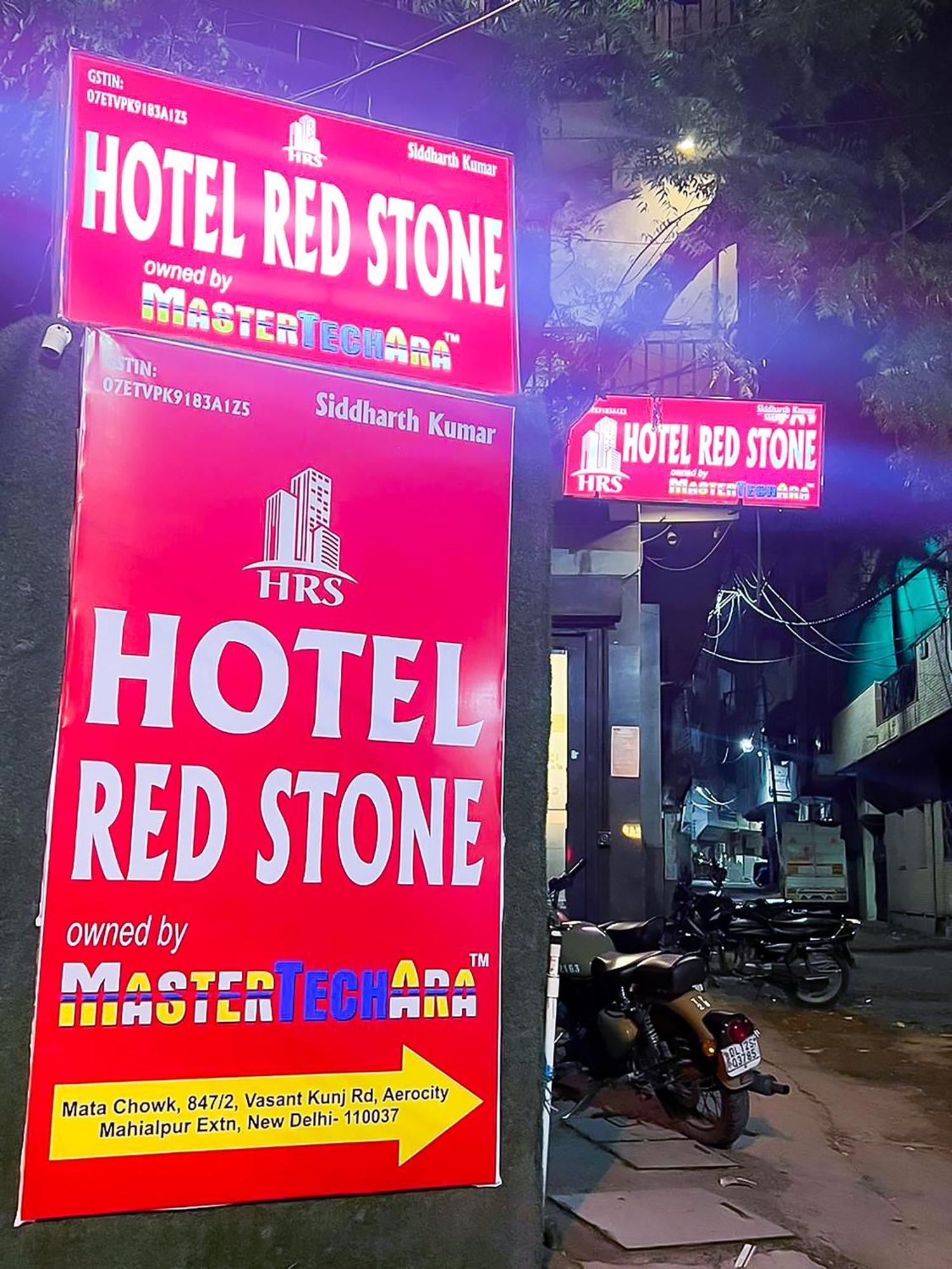 Couette-café Red Stone Near Igi Airport *